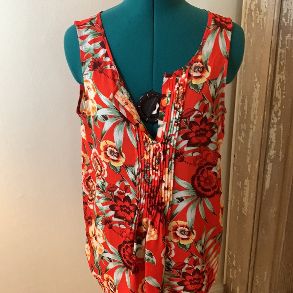 Red top size large